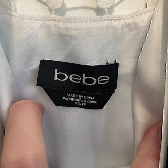 BEBE Blue Black White Feather Print Crochet Trim Sleeveless Mini Shift Dress XS - Picture 3 of 12